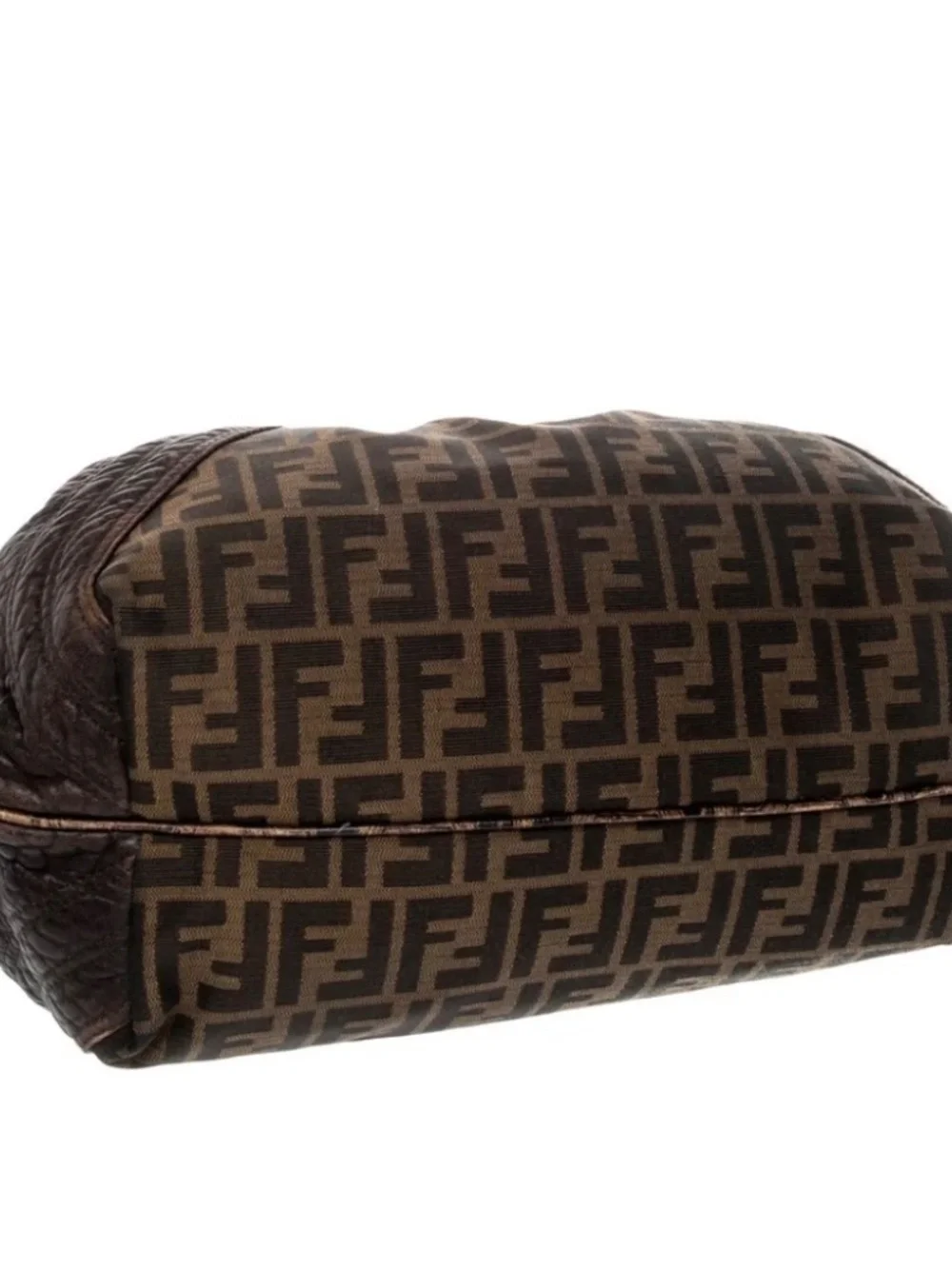 🌺Beautiful Authentic Fendi Renal Zucca FF Spy Bag
